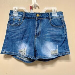 Ms Maggie Sz 11 Destructed Denim Shorts 🩳 NWT